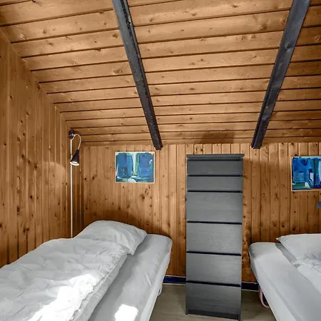 Three-bedroom In Feriehus