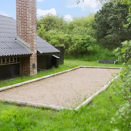 Three-bedroom In Feriehus *